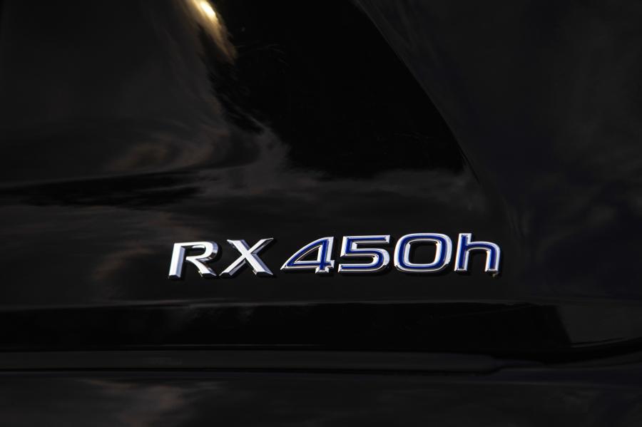 Логотип Lexus RX450h F-Sport 2019 года  (NA) (фото 12 из 37)